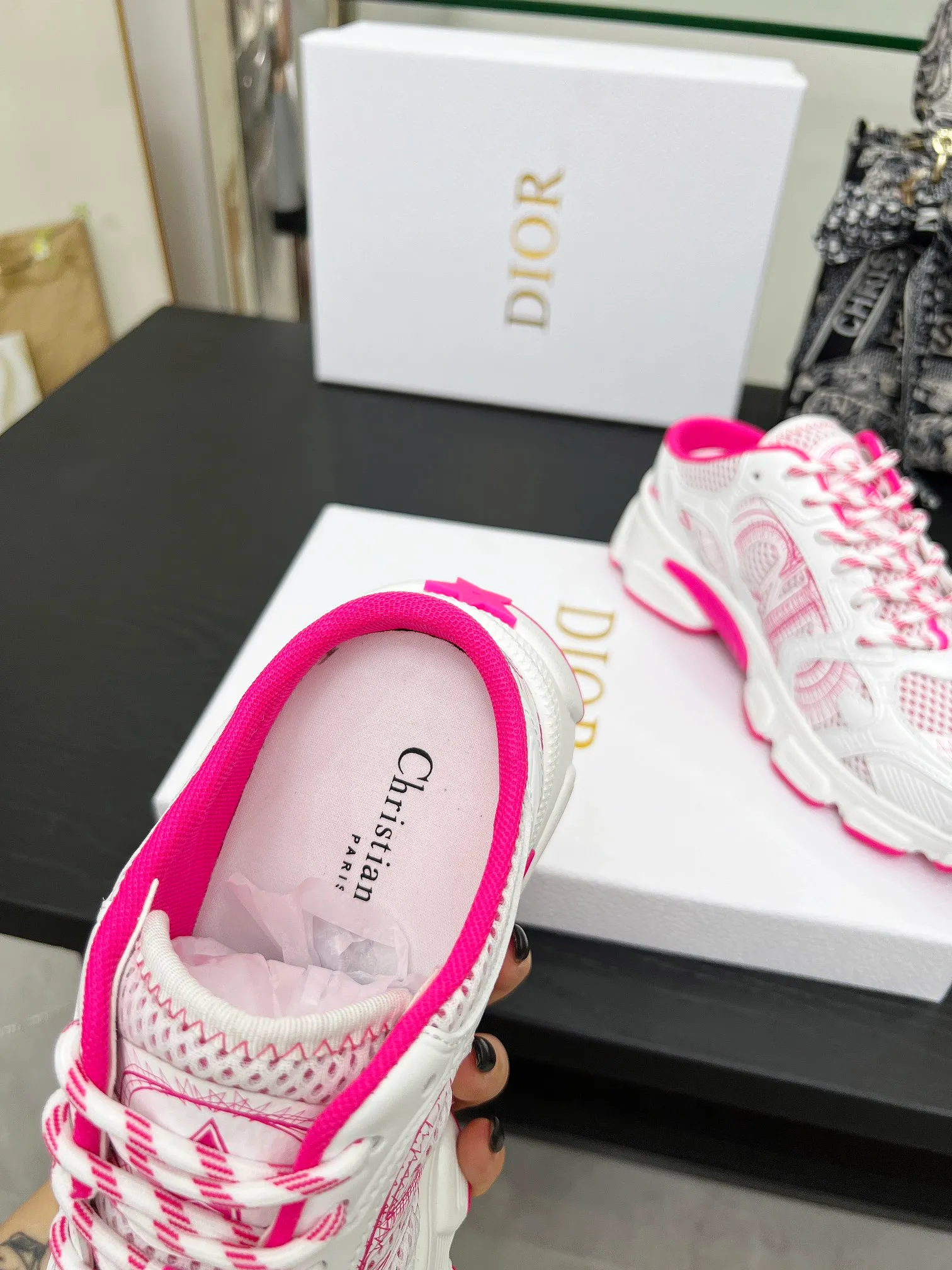 p560🐮🐮This Dior Chrono sports half slipper reinterprets running shoes with Dior's haute couture style. Gray mesh fabric is paired with tonal suede calfskin panels, the CD logo on the side, the star patch on the tongue and the Dior logo on the heel, all in classic fine detail. Featuring two-tone laces and a lightweight sole with star graphics, they can be worn year-round. Size: Women’s size 35-41 (35/42 can be customized) Men’s size 40-46 (men’s version is being printed) Color: 12 colors available